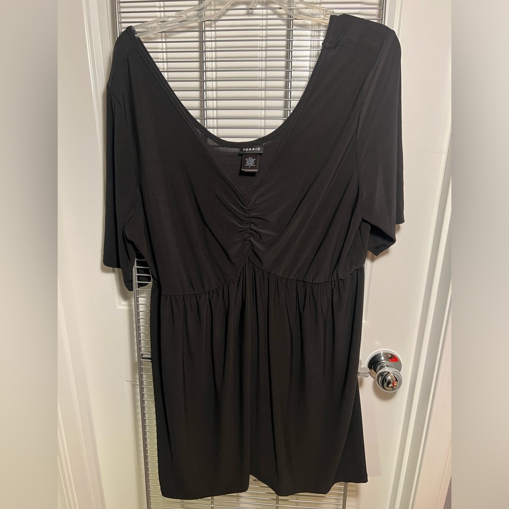 Black rouges, peplum blouse
